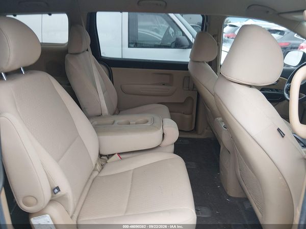 2016 KIA SEDONA LX — I8
