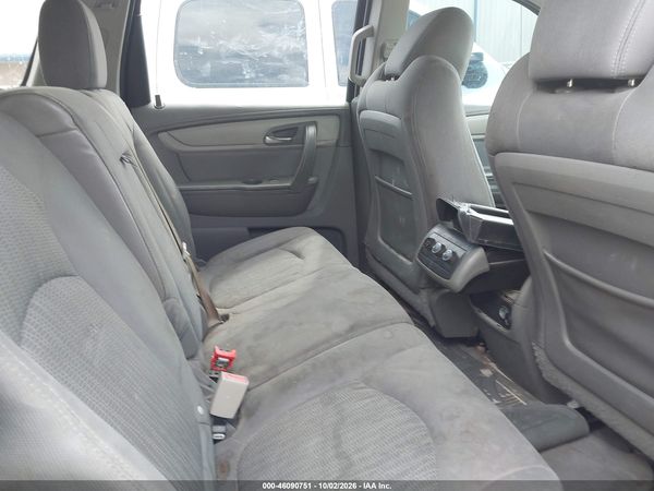 2013 CHEVROLET TRAVERSE LS — I8