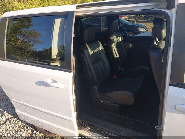 2016 DODGE GRAND CARAVAN R/T — I8