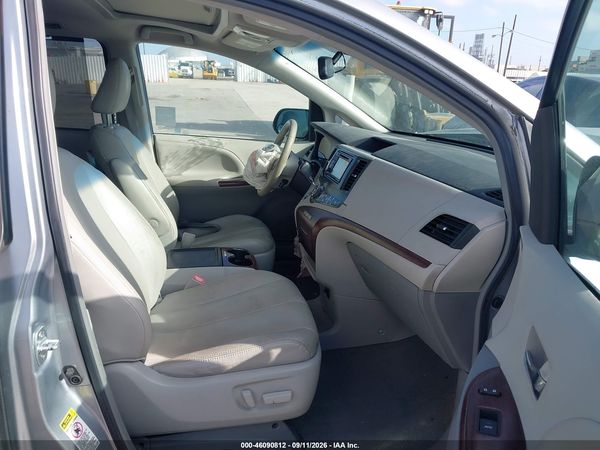 2013 TOYOTA SIENNA XLE V6 8 PASSENGER — I5