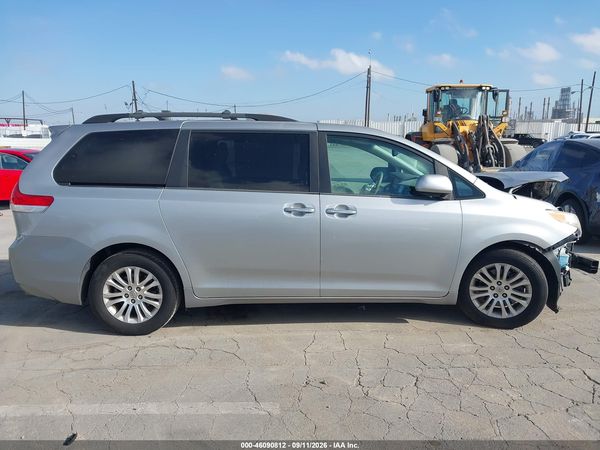 2013 TOYOTA SIENNA XLE V6 8 PASSENGER — I116
