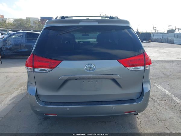 2013 TOYOTA SIENNA XLE V6 8 PASSENGER — I119