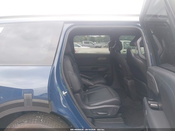 2027 KIA TELLURIDE S — I8