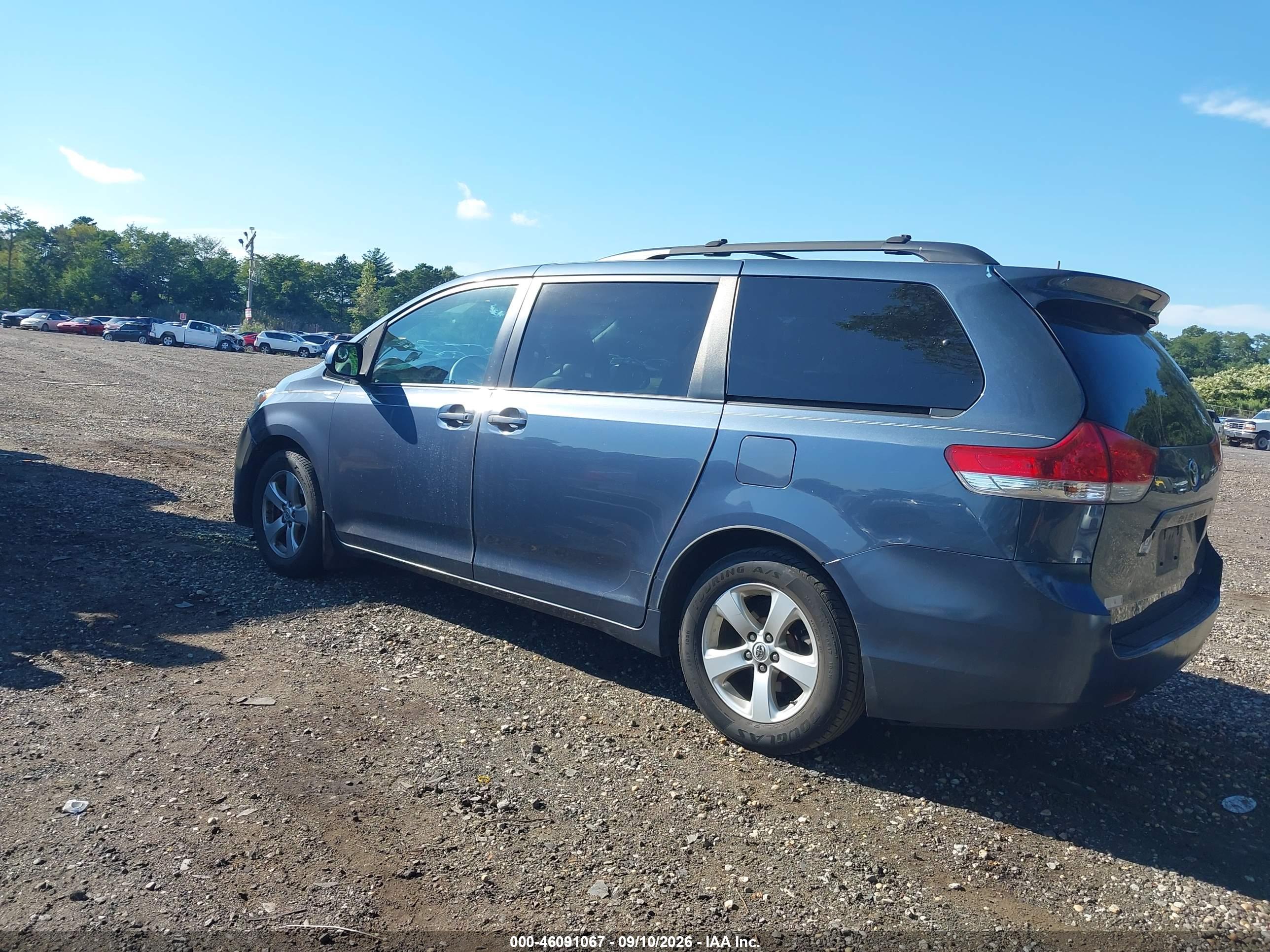 2013 TOYOTA SIENNA LE V6 8 PASSENGER