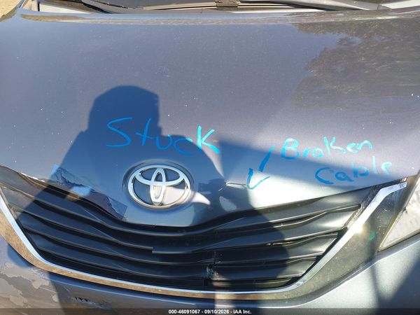 2013 TOYOTA SIENNA LE V6 8 PASSENGER