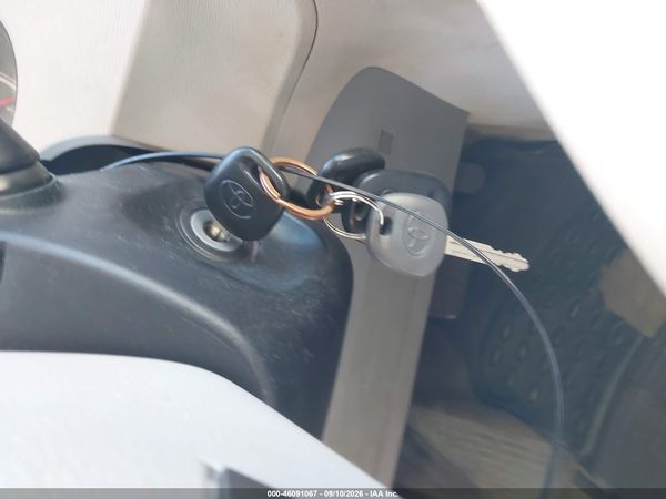 2013 TOYOTA SIENNA LE V6 8 PASSENGER