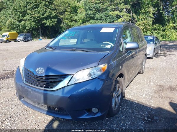 2013 TOYOTA SIENNA LE V6 8 PASSENGER