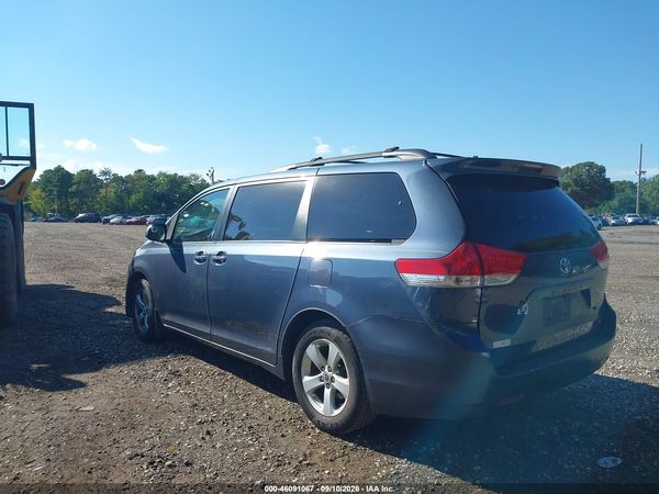 2013 TOYOTA SIENNA LE V6 8 PASSENGER