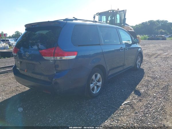 2013 TOYOTA SIENNA LE V6 8 PASSENGER