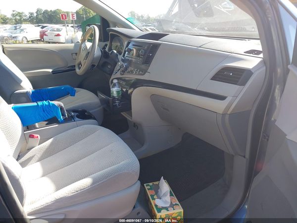 2013 TOYOTA SIENNA LE V6 8 PASSENGER