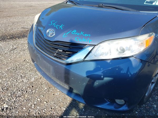 2013 TOYOTA SIENNA LE V6 8 PASSENGER