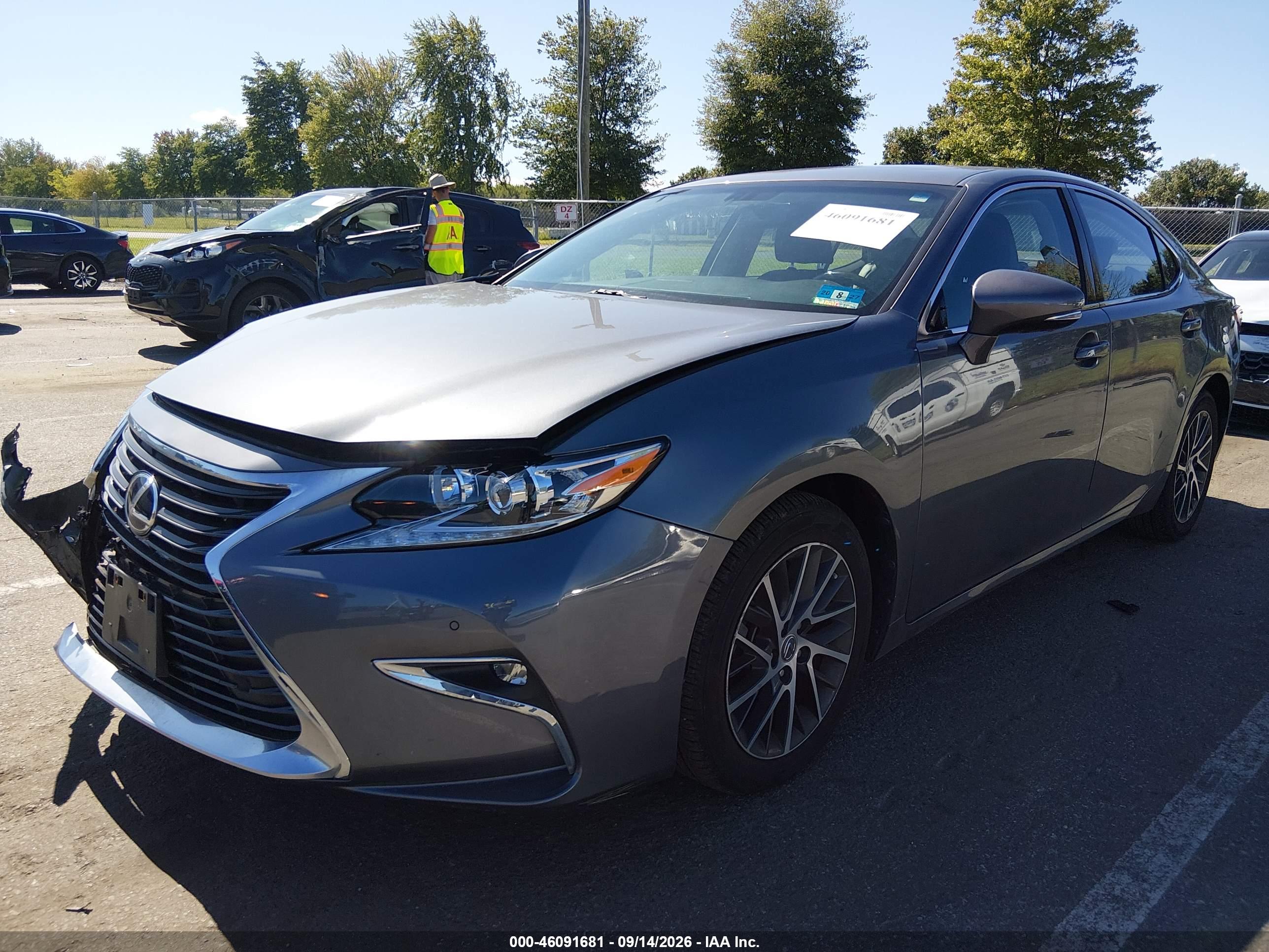 2016 LEXUS ES 350 — I2