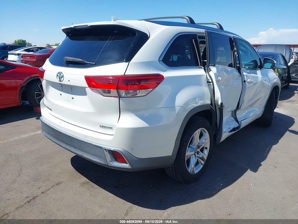 2017 TOYOTA HIGHLANDER LIMITED — I4