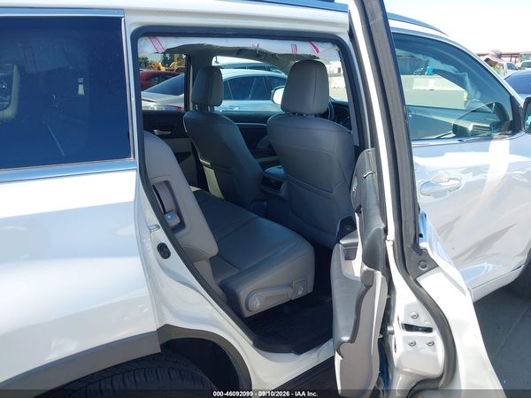 2017 TOYOTA HIGHLANDER LIMITED — I8