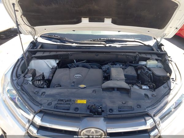 2017 TOYOTA HIGHLANDER LIMITED — I10