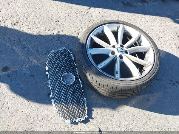 2012 JAGUAR XF PORTFOLIO — I13