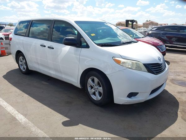 2015 TOYOTA SIENNA L 7 PASSENGER — I1