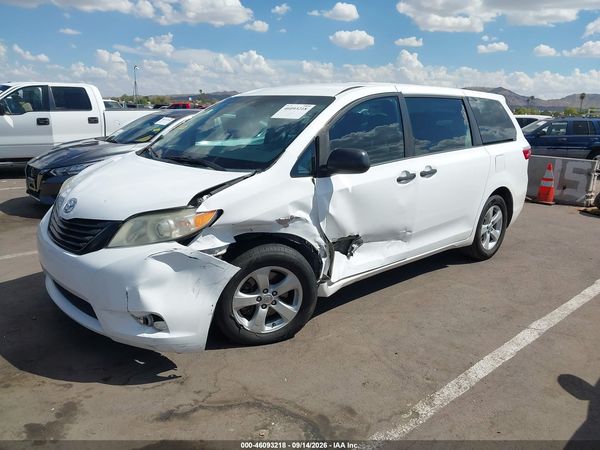 2015 TOYOTA SIENNA — I2