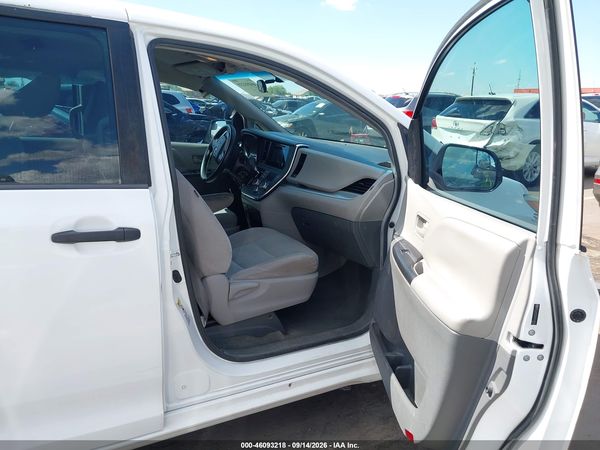 2015 TOYOTA SIENNA L 7 PASSENGER — I5