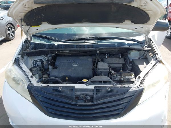 2015 TOYOTA SIENNA L 7 PASSENGER — I10