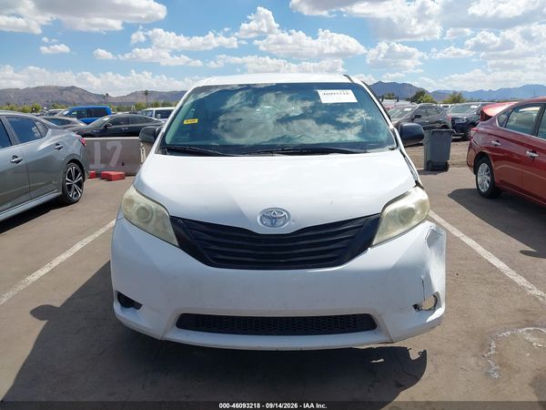 2015 TOYOTA SIENNA L 7 PASSENGER — I115