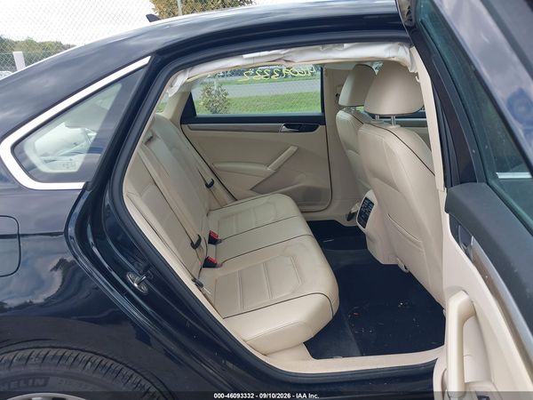 2017 VOLKSWAGEN PASSAT 1.8T SE — I8