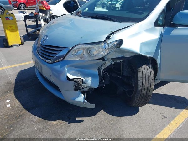 2017 TOYOTA SIENNA XLE 8 PASSENGER — I6