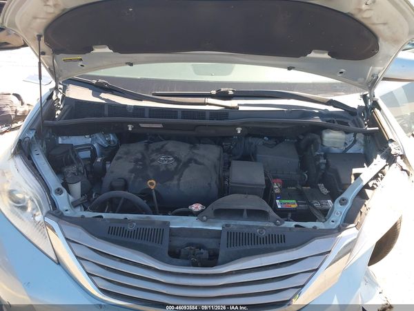 2017 TOYOTA SIENNA XLE 8 PASSENGER — I10