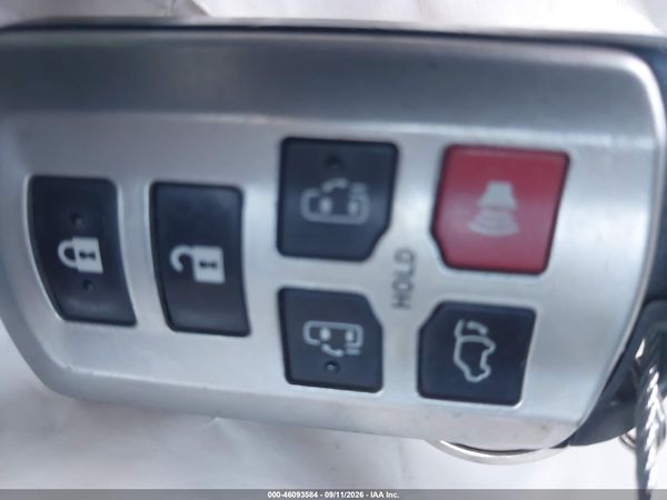 2017 TOYOTA SIENNA XLE 8 PASSENGER — I11