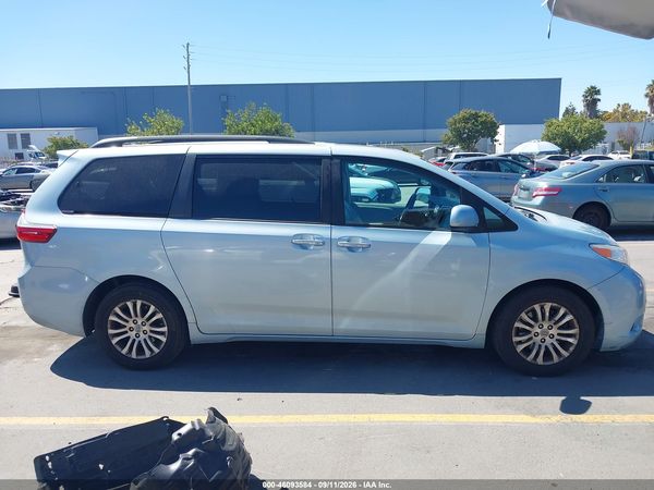 2017 TOYOTA SIENNA XLE 8 PASSENGER — I116
