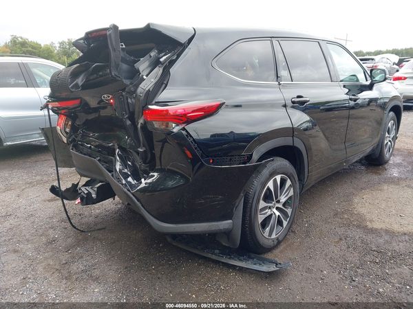 2021 TOYOTA HIGHLANDER XLE — I4