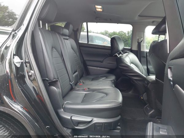 2021 TOYOTA HIGHLANDER XLE — I8
