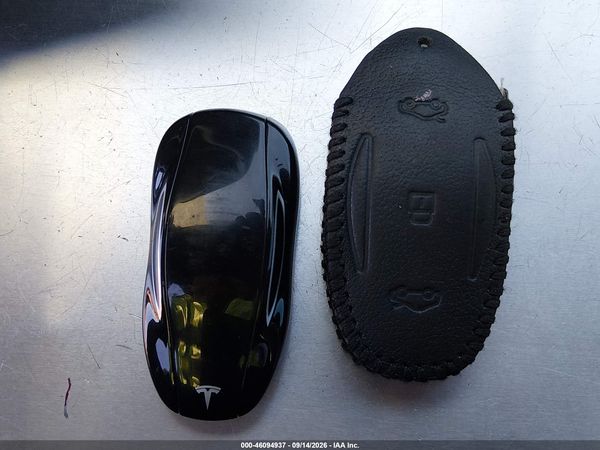2021 TESLA MODEL S — I11