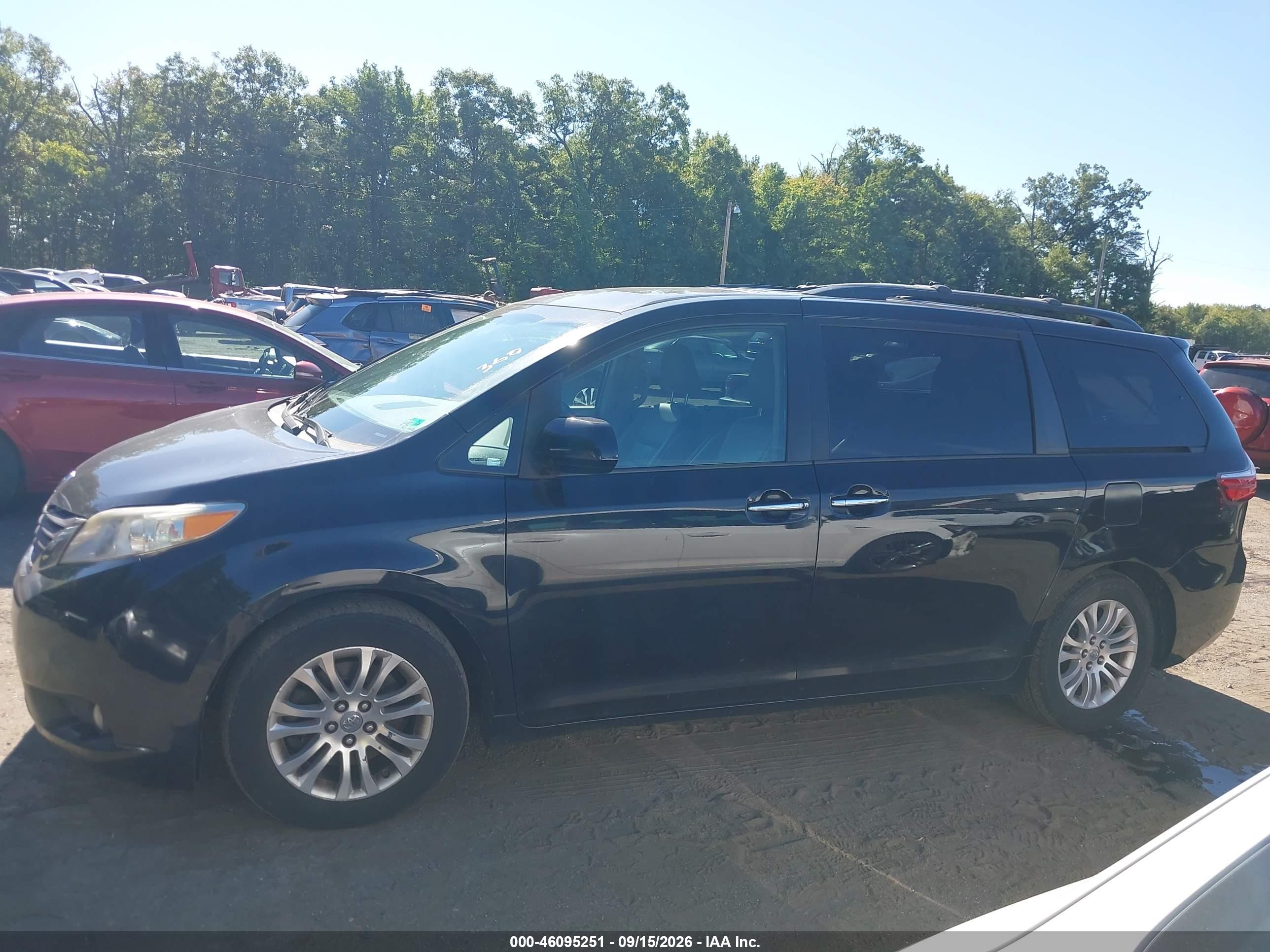 2015 TOYOTA SIENNA XLE 8 PASSENGER