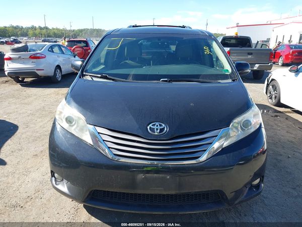 2015 TOYOTA SIENNA XLE 8 PASSENGER