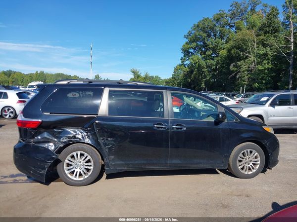 2015 TOYOTA SIENNA XLE 8 PASSENGER