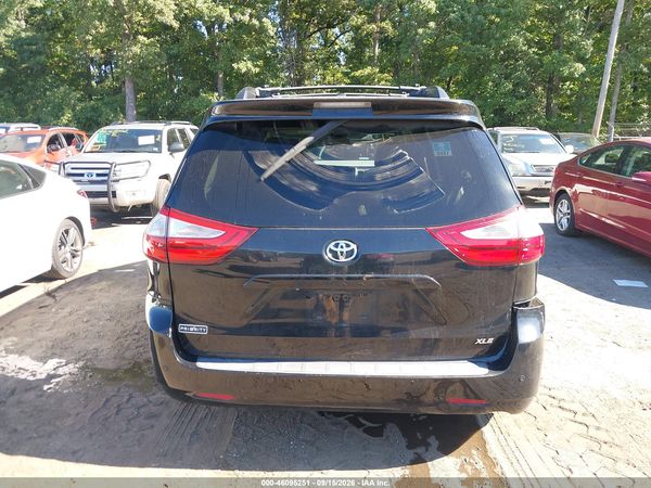 2015 TOYOTA SIENNA XLE 8 PASSENGER