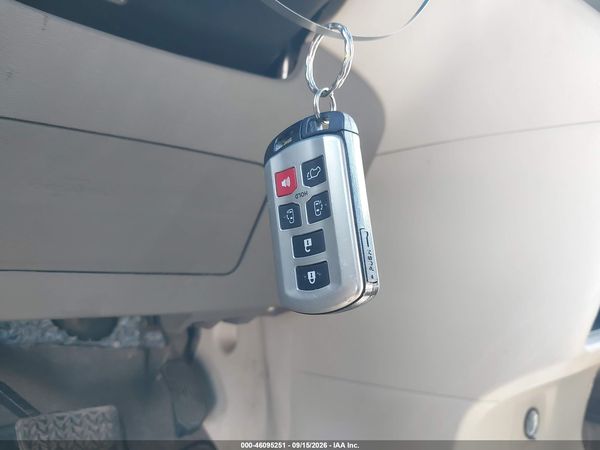 2015 TOYOTA SIENNA XLE 8 PASSENGER