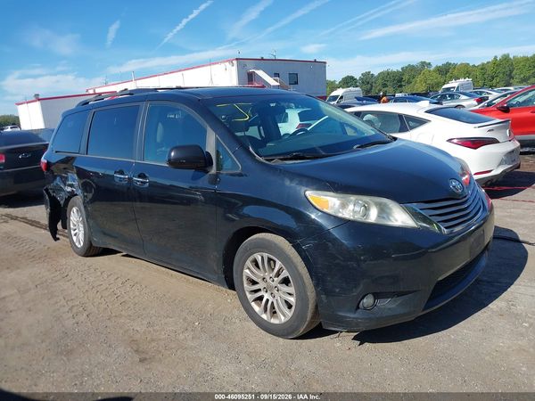2015 TOYOTA SIENNA XLE 8 PASSENGER