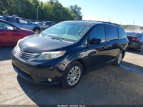 2015 TOYOTA SIENNA XLE 8 PASSENGER
