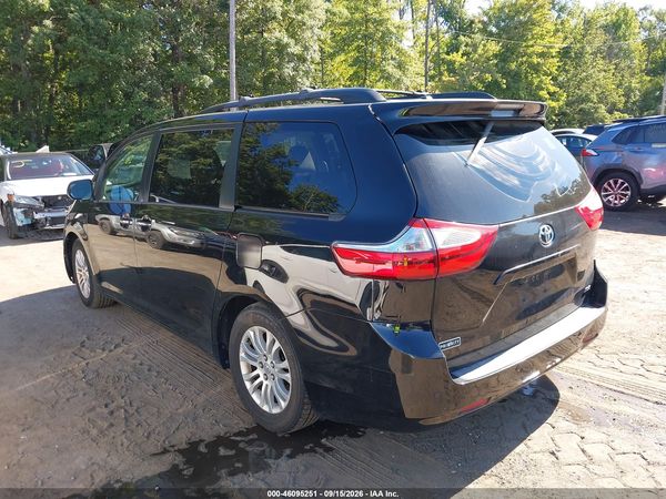 2015 TOYOTA SIENNA XLE 8 PASSENGER