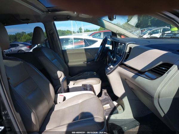 2015 TOYOTA SIENNA XLE 8 PASSENGER