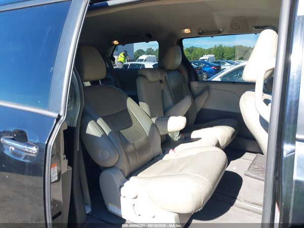 2015 TOYOTA SIENNA XLE 8 PASSENGER