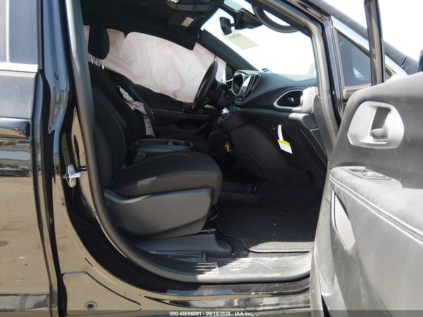 2024 CHRYSLER PACIFICA TOURING — I5