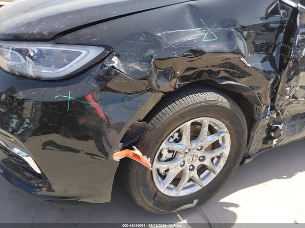 2024 CHRYSLER PACIFICA TOURING — I71