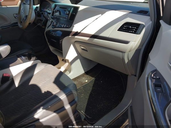 2012 TOYOTA SIENNA SE 8 PASSENGER — I5