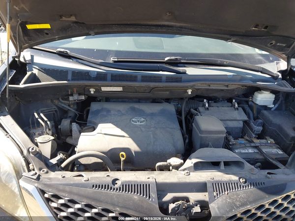 2012 TOYOTA SIENNA SE 8 PASSENGER — I10