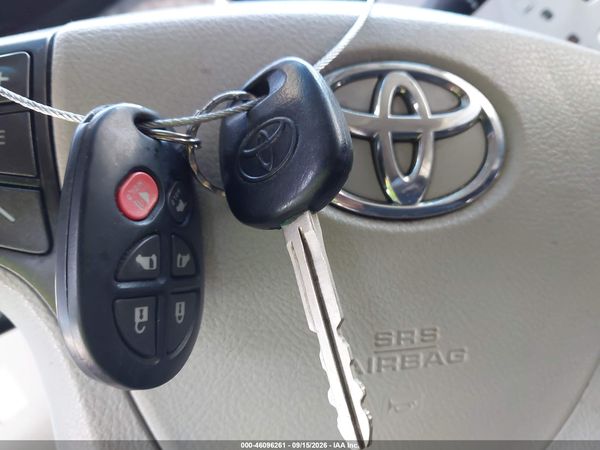 2012 TOYOTA SIENNA SE 8 PASSENGER — I11