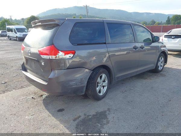 2014 TOYOTA SIENNA — I4
