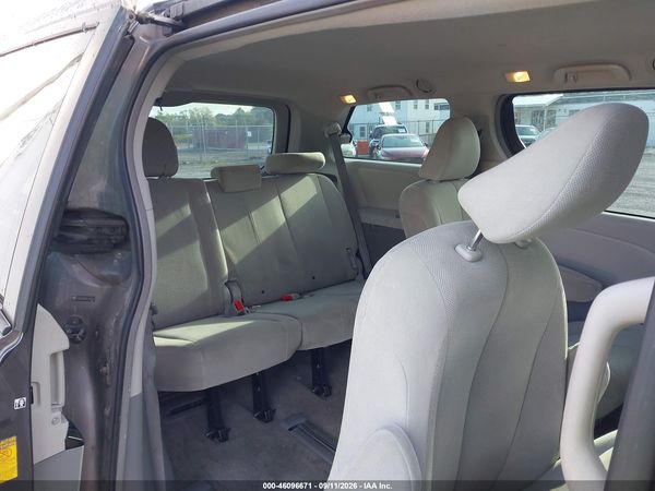 2014 TOYOTA SIENNA L V6 7 PASSENGER — I8